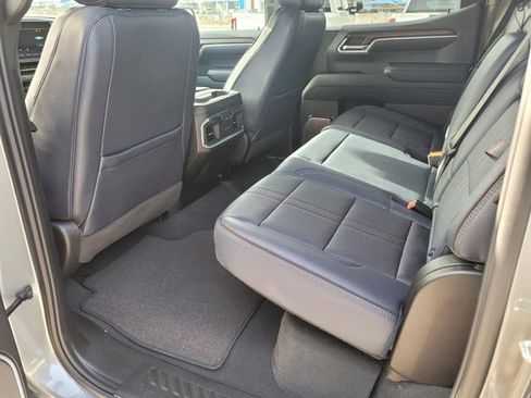 Used 2025 Chevrolet Silverado 1500 High Country image 3