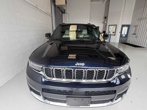Certified 2024 Jeep Grand Cherokee L Limited AWD/4WD image 3