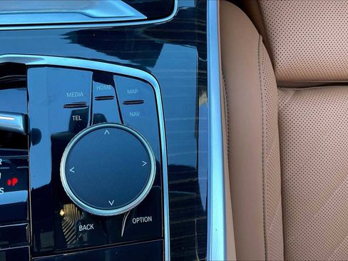 Used 2025 BMW X5 sDrive40i w/ Premium Package image 36