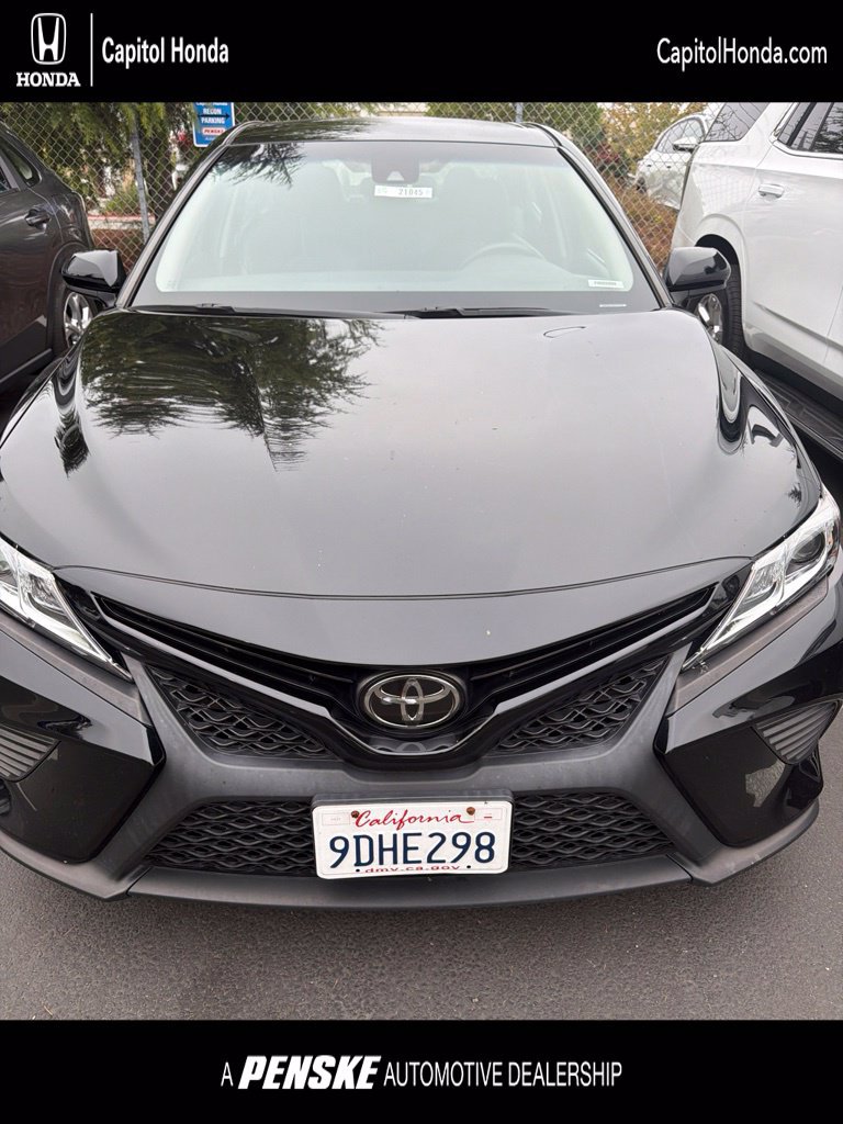 Used 2018 Toyota Camry SE FWD image 1