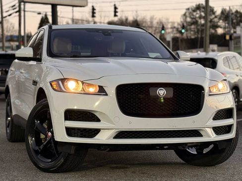 Used 2020 Jaguar F-PACE Premium image 7