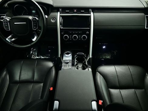 Used 2017 Land Rover Discovery HSE image 4