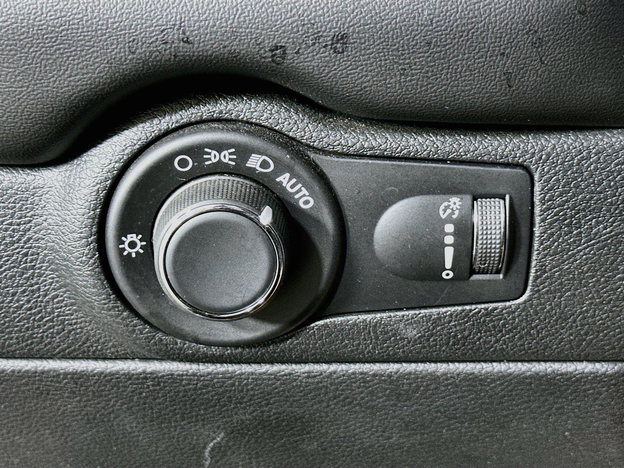 Used 2025 Dodge Durango GT RWD image 17