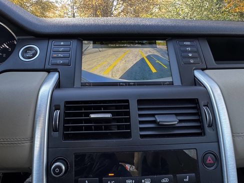 Used 2016 Land Rover Discovery Sport HSE image 17