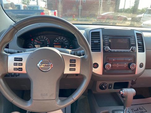 Used 2016 Nissan Frontier SV image 22