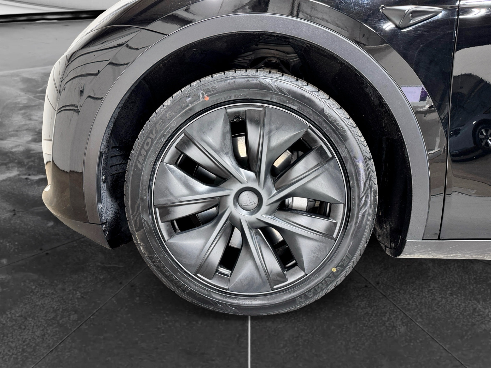 Used 2025 Tesla Model Y Long Range AWD/4WD image 29