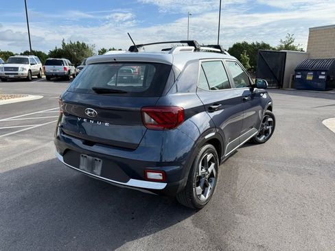 Certified 2023 Hyundai Venue Limited FWD image 4