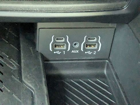 Used 2025 Chrysler Pacifica Limited FWD image 24