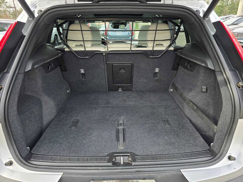 Used 2019 Volvo XC40 T5 Momentum image 14