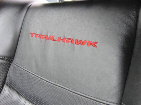 Used 2020 Jeep Grand Cherokee Trailhawk w/ Trailhawk Luxury Group image 39