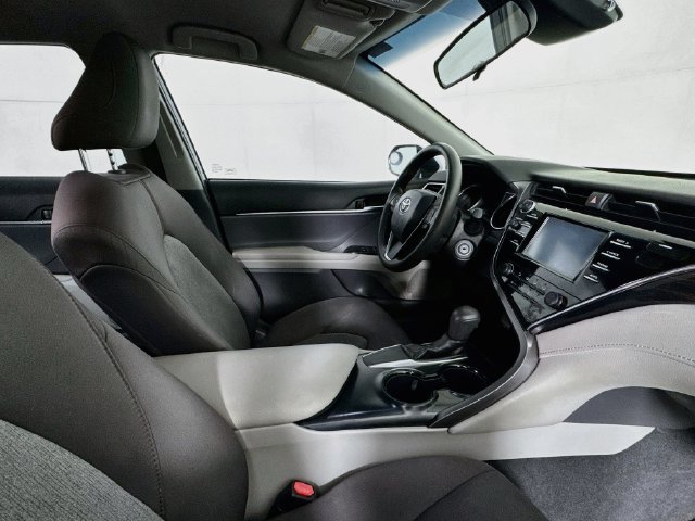 Used 2018 Toyota Camry LE FWD image 25