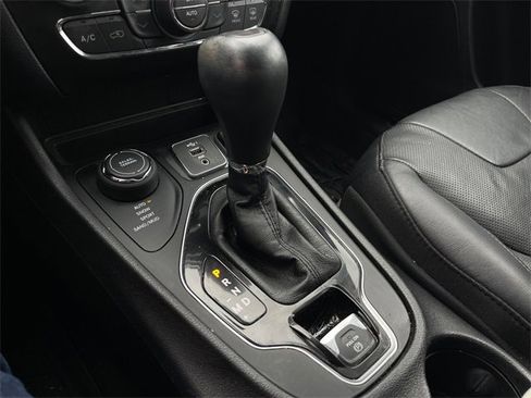 Used 2020 Jeep Cherokee Limited w/ Technology Group image 18