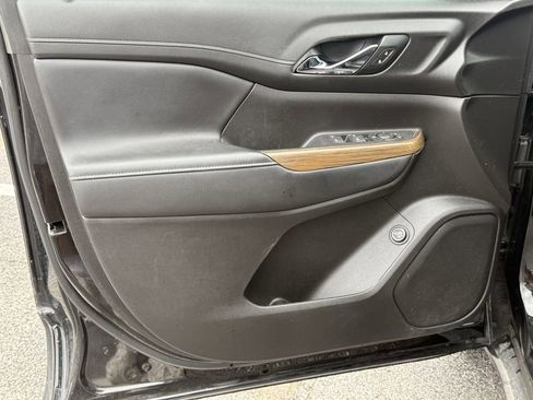 Used 2021 GMC Acadia SLE w/ Driver Convenience Package FWD image 10