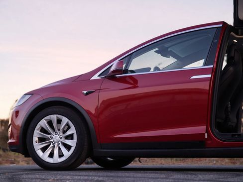 Used 2017 Tesla Model X 75D image 30