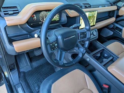 Used 2023 Land Rover Defender 130 X-Dynamic SE image 10
