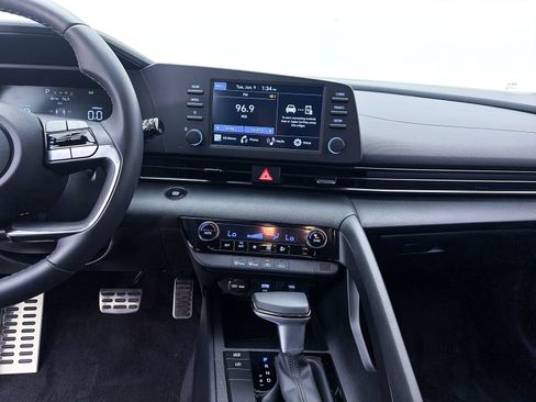 Used 2025 Hyundai Elantra Sport FWD image 5