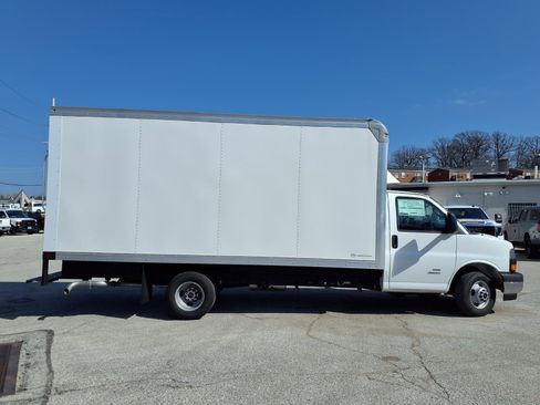 New 2026 GMC Savana 4500 w/ Power Convenience Package image 19