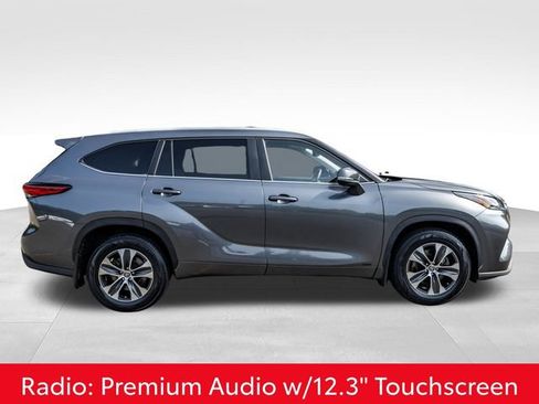 Used 2023 Toyota Highlander XLE AWD/4WD image 5
