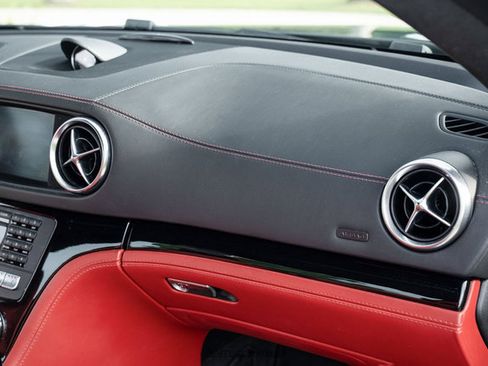 Used 2016 Mercedes-Benz SL 550 image 39