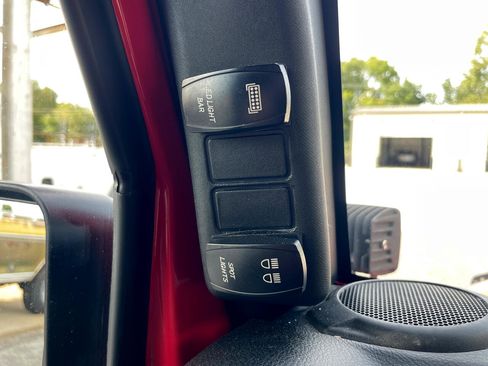 Used 2018 Jeep Wrangler Unlimited Sport S image 17