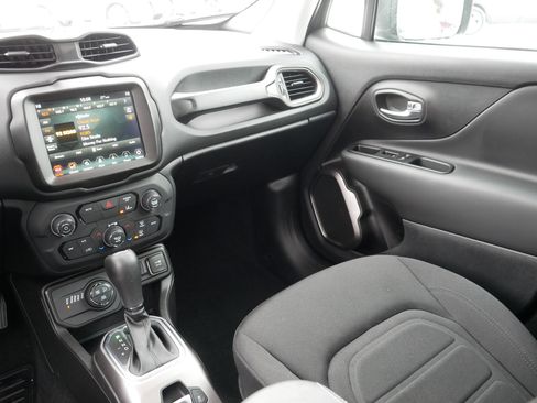 Used 2022 Jeep Renegade Latitude w/ Convenience Group image 11