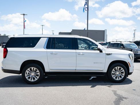 Used 2025 GMC Yukon XL Denali AWD/4WD image 11