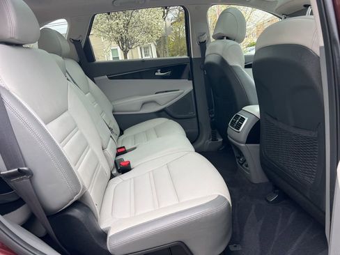 Used 2017 Kia Sorento SX image 28