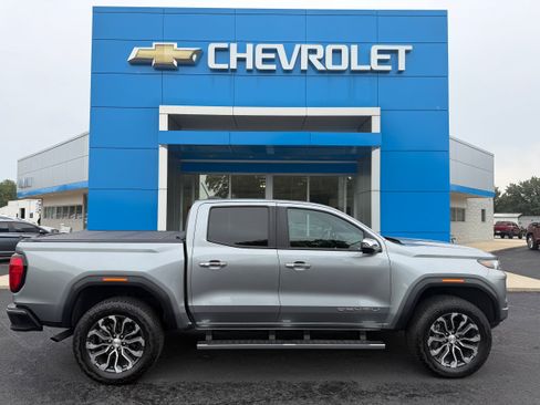 Used 2025 GMC Canyon Denali AWD/4WD image 1