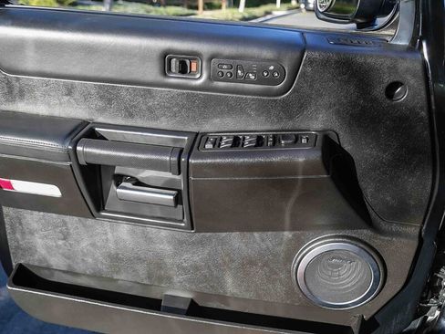 Used 2005 HUMMER H2 w/ Preferred Equipment Group image 33