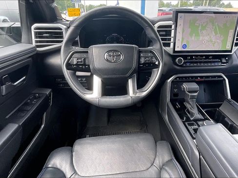 Used 2025 Toyota Sequoia Platinum AWD/4WD image 5