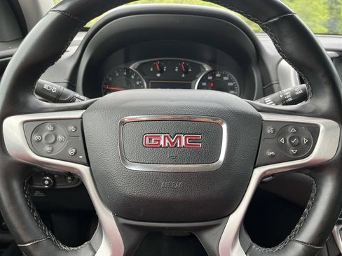 Used 2024 GMC Terrain SLT FWD image 9
