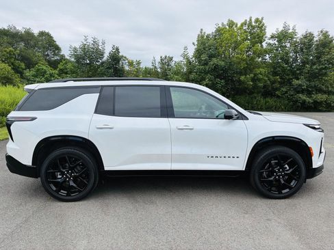Used 2024 Chevrolet Traverse RS image 9
