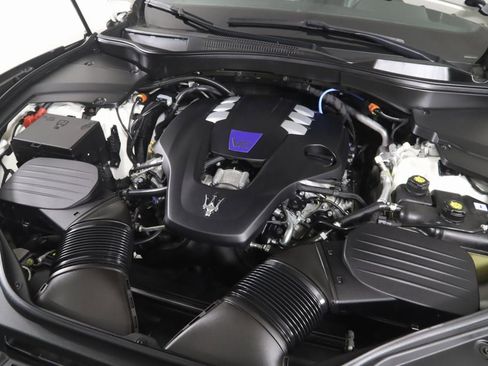 Used 2022 Maserati Levante Modena image 18