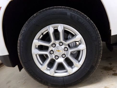 New 2025 Chevrolet Suburban LS image 27