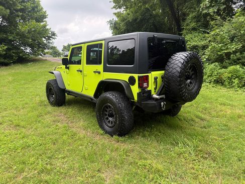 Used 2017 Jeep Wrangler Unlimited Rubicon w/ Connectivity Group AWD/4WD image 7