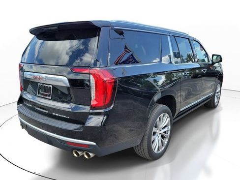 Used 2022 GMC Yukon XL Denali AWD/4WD image 2