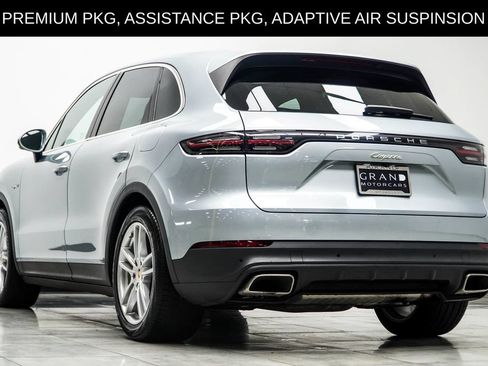Used 2023 Porsche Cayenne w/ Premium Package AWD/4WD image 13