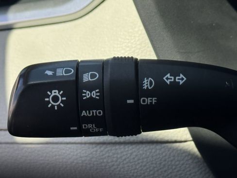 Used 2019 Toyota RAV4 XLE w/ Convenience Package FWD image 22
