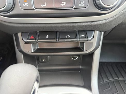 Used 2022 Chevrolet Colorado LT w/ LT Convenience Package AWD/4WD image 32