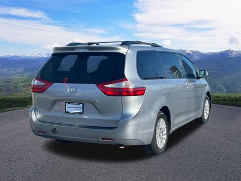 Used 2016 Toyota Sienna XLE FWD image 5