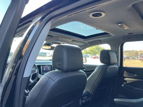 Used 2023 GMC Acadia SLT w/ Elevation Edition image 29