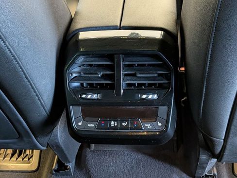 Used 2024 BMW iX xDrive50 w/ Premium Package AWD/4WD image 18