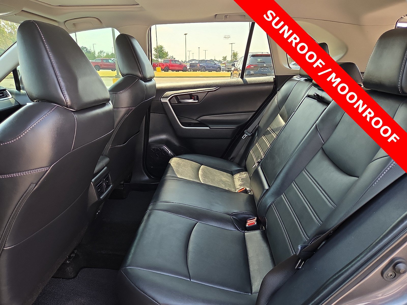 Used 2022 Toyota RAV4 XLE Premium FWD image 10
