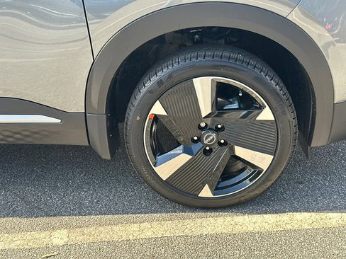 New 2026 Nissan Kicks SR image 12