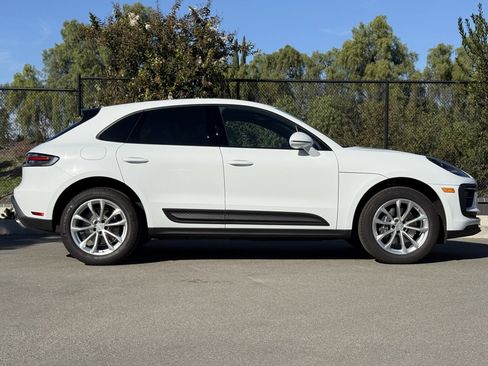 Used 2025 Porsche Macan image 8