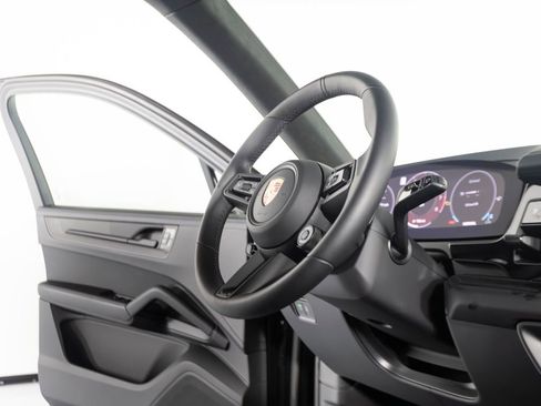 Certified 2025 Porsche Cayenne GTS AWD/4WD image 29