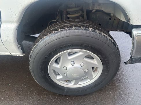 Used 2016 Ford E-350 and Econoline 350 Super Duty w/ Power Windows & Locks Group image 42