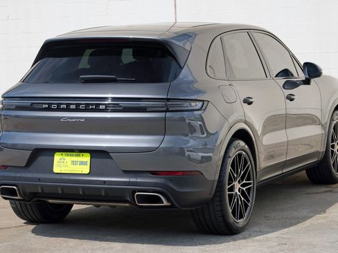 Used 2025 Porsche Cayenne AWD/4WD image 53