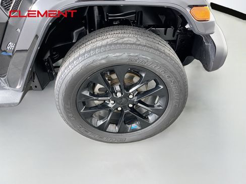 Used 2023 Jeep Wrangler Unlimited Sahara w/ Cold Weather Group AWD/4WD image 33