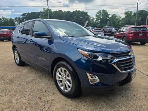 Used 2021 Chevrolet Equinox LT FWD image 3